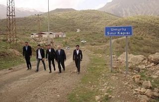 Derecik'teki sınır kapısını ziyaret eden...