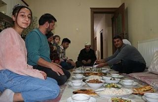 Türkiye'de ilk iftar Şemdinli'de açıldı