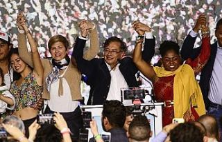Kolombiya'da seçimi Gustavo Petro kazandı:...