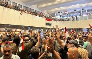 Irak parlamentosunu basan protestocular Sadr'ın...