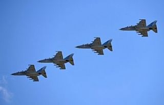 Myanmar ordusu savaş uçaklarıyla festivali bombaladı,...