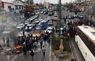 İran protestoları: Kürt kenti Mahabad'da eylemcilere...