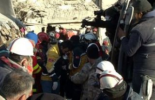 Depremin 198. saati: Maraş'ta iki kişi enkazdan...