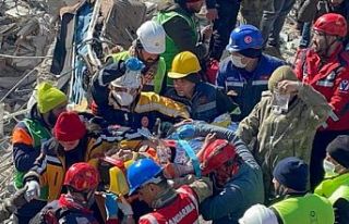 Hatay'da enkazda kalan Rabia, 153 saat sonra...