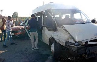 Van'da trafik kazası: 19 yaralı