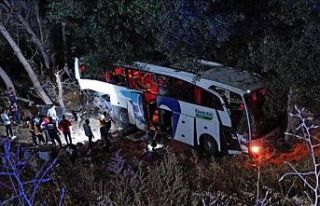 Yozgat'ta yolcu otobüsü şarampole devrildi:...