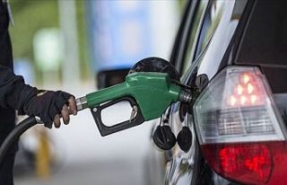 Benzine indirim geldi, pompa fiyatları değişti:...