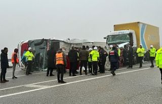 Malatya'da yolcu otobüsü devrildi: 3 ölü,...