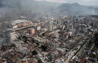 Depremlerin birinci yılı dünya basınında: 'Yıkım...