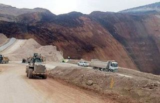 Erzincan'da altın madeninde toprak kayması:...