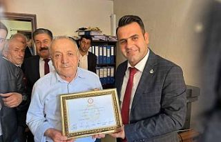 Derecik Belediye Başkanı Hasan Dinç mazbatasını...