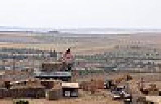 ABD, Kobani'de terk ettiği üssü bombaladı