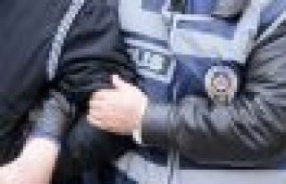 Adana'da 3 tutuklama, 2 kişiye ev hapsi