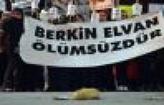 AK Parti kongresinde 'Berkin Elvan' pankartı açanlar...