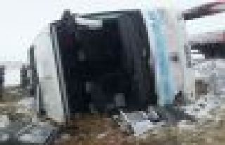 Aksaray'da yolcu otobüsü devrildi!.. 1 ölü, 27...