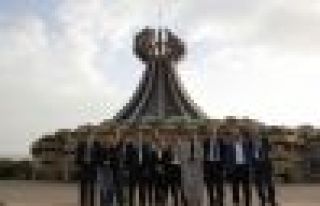 Amed Barosu'ndan 'Halepçe Şehitleri Anıtı'na ziyaret