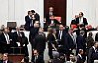 Anayasa değişikliği teklifinin ilk maddesi kabul...