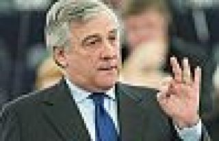 AP başkanlık seçimlerini Antonio Tajani kazandı