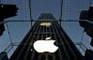 Apple ilk kez 1 trilyon dolar değere ulaşan şirket...