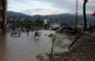 Arnavutluk'ta sel felaketi: 17 ölü, 39 kayıp