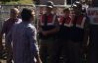 Artvin'de madene direnenlere jandarmadan müdahale...