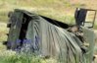 Askeri araç devrildi: 13 asker yaralı