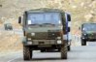 Askeri aracın geçişi sırasında mayın patladı