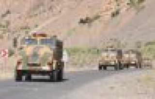 Askeri konvoyun geçişi sırasında patlama: 3 asker...