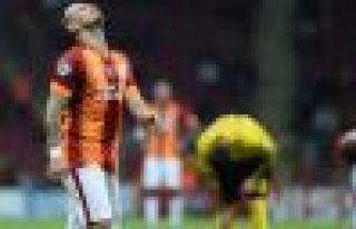 Aslan evinde yıkıldı!