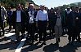 Avukatlar cübbeleriyle Adalet Yürüyüşü'nde 