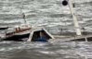Balıkçı gemisi battı!.. 53 ölü!