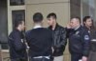 Banka soyguncusu polis çıktı!