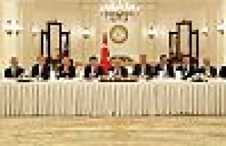 Başbakan Yıldırım AK Parti'li eski bakanlarla...