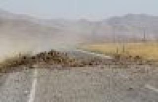 Başkale'de askeri konvoyun geçişi sırasında patlama