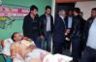 Başkale’de sivillerin aracı tarandı: 2 Yaralı