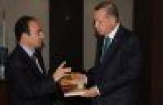 Baydemir'in Başbakan'a Hediye Ettiği Meyîr Kitabı