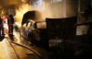 Beyoğlu'nda park halindeki 6 araç kundaklandı 31...