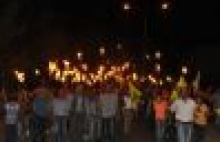 Binler Kobani sınırına akın ediyor