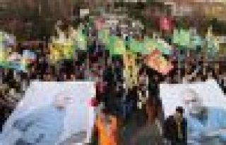 Binlerce kişi Rojava'ya statü istedi