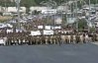 Binlerce peşmerge sokağa döküldü