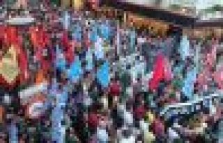 Birçok merkezde saldırıya tepki vardı