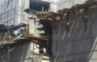 Bitlis'te AVM inşaatı çöktü: 1 ölü 4 yaralı