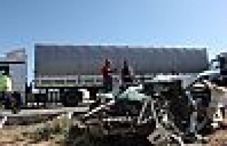 Bitlis'te trafik kazası: 1'i bebek 3 kişi hayatını...