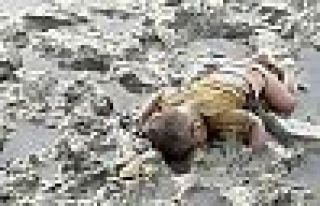 Bu kez de Arakanlı mülteci bebeğin bedeni kıyıya...