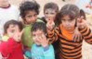 Çadır kentte çocuk hayali oyuncak evler