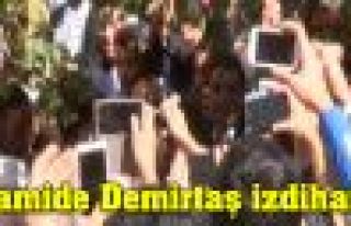 Camide Selahattin Demirtaş izdihamı