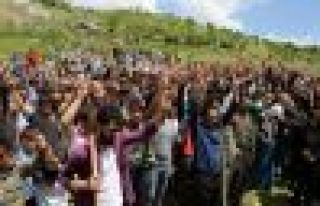 Cenazeyê şervanê YPG’ê li Şirnexê spartin...