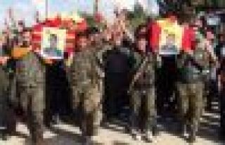 Cenazeyên fermandarekî û şervanekî YPG’ê derbasî...