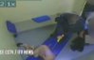 Çıplak tutukluya 50 bin volt verdi!