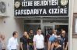 Cizre Belediyesi'ne polis baskını
